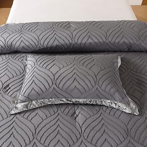 Luxury Tufted Velvet Quilted Bedspread Comforter Set 3 Piece Super Soft Bed Throw Crushed Velvet Edges Bedding Set Coverlet with Pillow cases