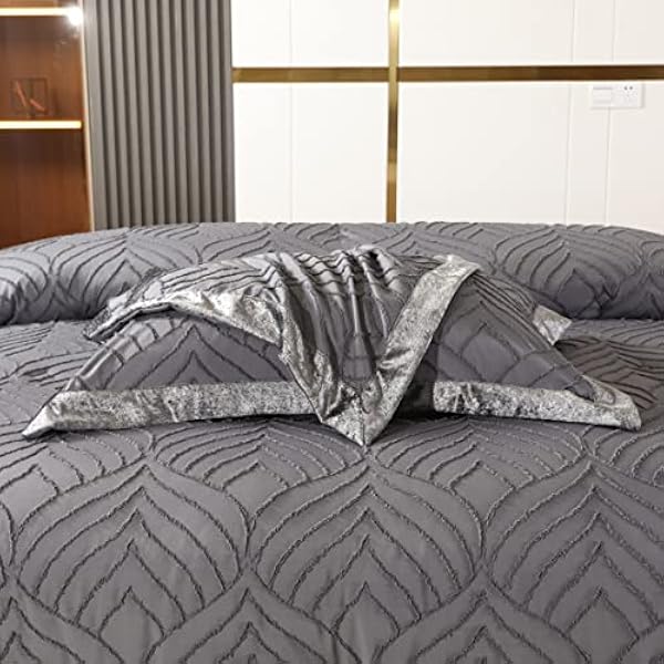 Luxury Tufted Velvet Quilted Bedspread Comforter Set 3 Piece Super Soft Bed Throw Crushed Velvet Edges Bedding Set Coverlet with Pillow cases