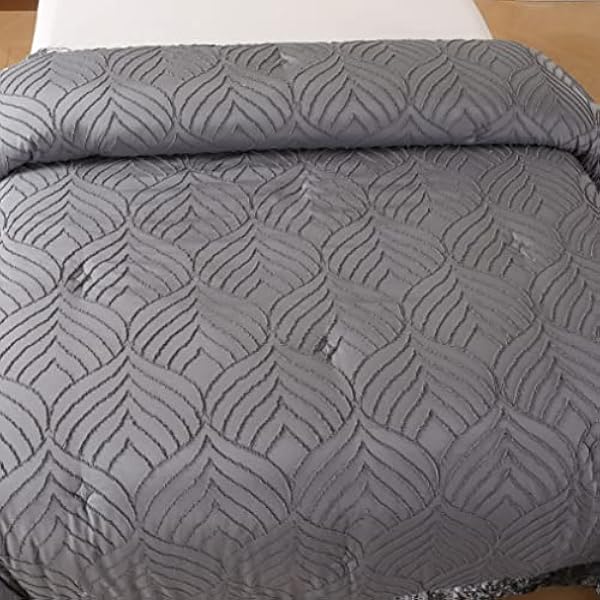 Luxury Tufted Velvet Quilted Bedspread Comforter Set 3 Piece Super Soft Bed Throw Crushed Velvet Edges Bedding Set Coverlet with Pillow cases